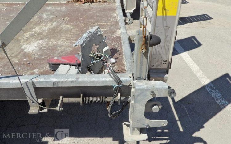 HUBIERE REMORQUE PORTE ENGIN 2T8  FP-338-JC
