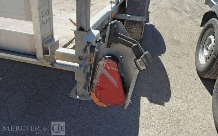 HUBIERE REMORQUE PORTE ENGIN 2T8  FP-338-JC