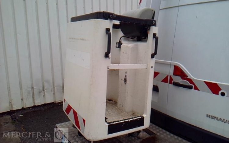 RENAULT MASTER AVEC NACELLE VERSALIFT ETL32-125 12-14M  FT-715-XV