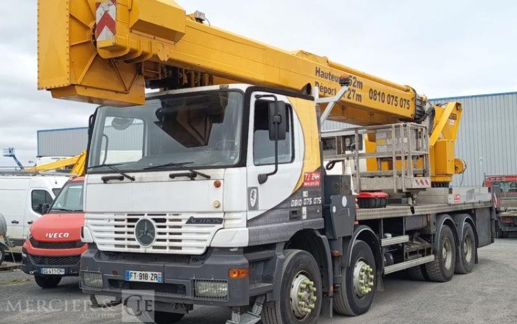 ACTROS AVEC  NACELLE MULTITEL – J352 TA – 52 M – DIESEL – 8454 H – ANNEE 2001  FT-918-ZR