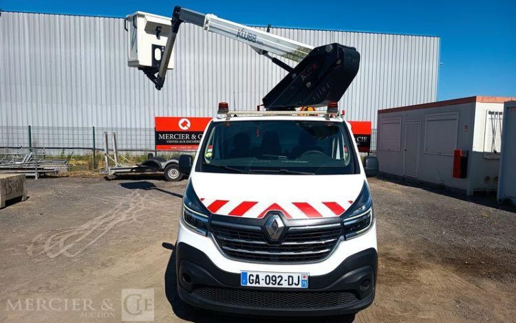 RENAULT TRAFIC 2.0 dCi 16V AVEC NACELLE KLUBB KL21B – DIESEL – 642 HEURES – ANNEE 2021 BLANC GA-092-DJ