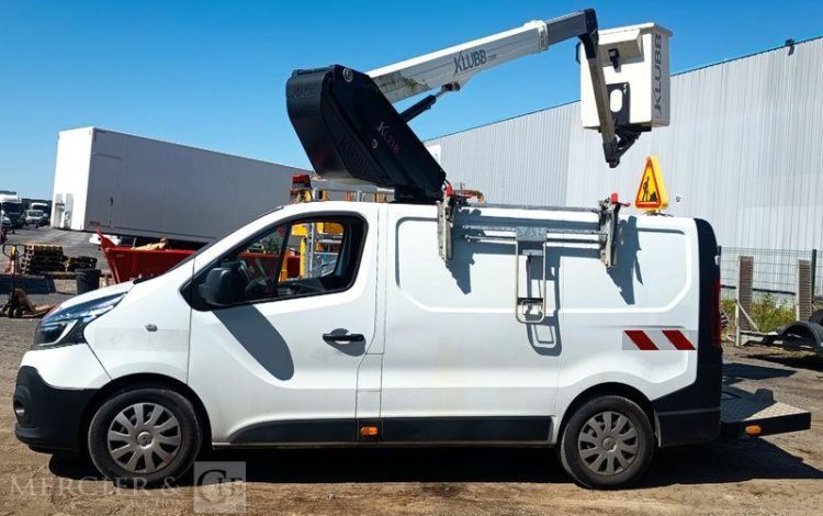 RENAULT TRAFIC 2.0 dCi 16V AVEC NACELLE KLUBB KL21B – DIESEL – 642 HEURES – ANNEE 2021 BLANC GA-092-DJ