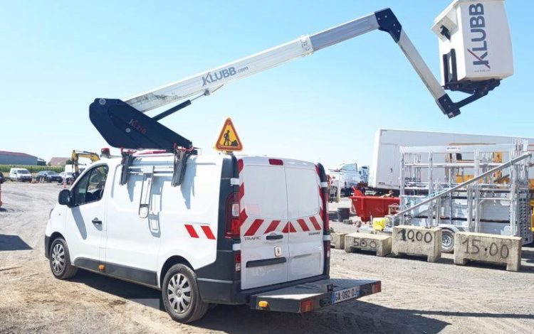 RENAULT TRAFIC 2.0 dCi 16V AVEC NACELLE KLUBB KL21B – DIESEL – 642 HEURES – ANNEE 2021 BLANC GA-092-DJ