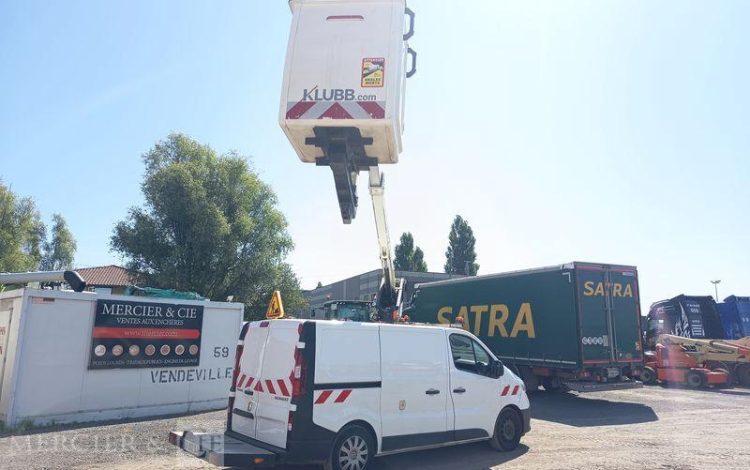 RENAULT TRAFIC 2.0 dCi 16V AVEC NACELLE KLUBB KL21B – DIESEL – 642 HEURES – ANNEE 2021 BLANC GA-092-DJ