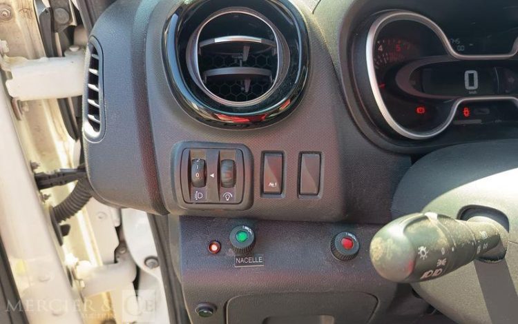 RENAULT TRAFIC 2.0 dCi 16V AVEC NACELLE KLUBB KL21B – DIESEL – 642 HEURES – ANNEE 2021 BLANC GA-092-DJ