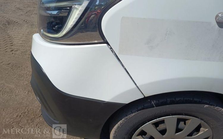RENAULT TRAFIC 2.0 dCi 16V AVEC NACELLE KLUBB KL21B – DIESEL – 642 HEURES – ANNEE 2021 BLANC GA-092-DJ