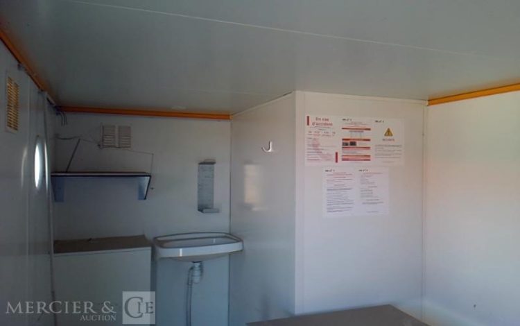 CNSE ABRI CHANTIER 9M2 ISOLE + WC  GG-670-AJ