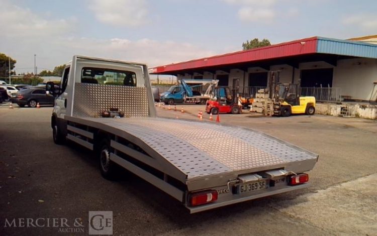IVECO 35-180  PORTE VOITURE BLANC GJ-369-SF