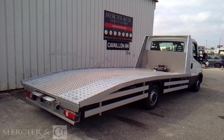 IVECO 35-180  PORTE VOITURE BLANC GJ-369-SF