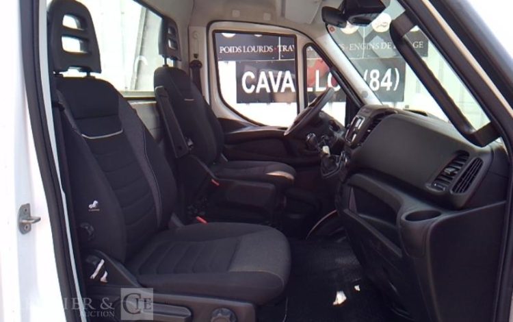 IVECO 35-180  PORTE VOITURE BLANC GJ-369-SF