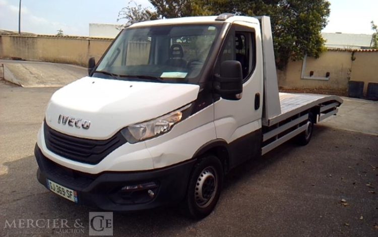 IVECO 35-180  PORTE VOITURE BLANC GJ-369-SF