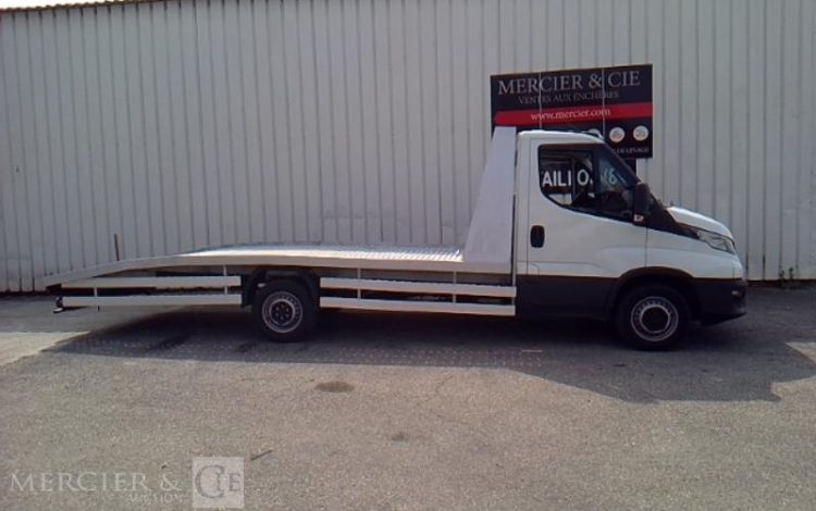 IVECO 35-180  PORTE VOITURE BLANC GJ-369-SF