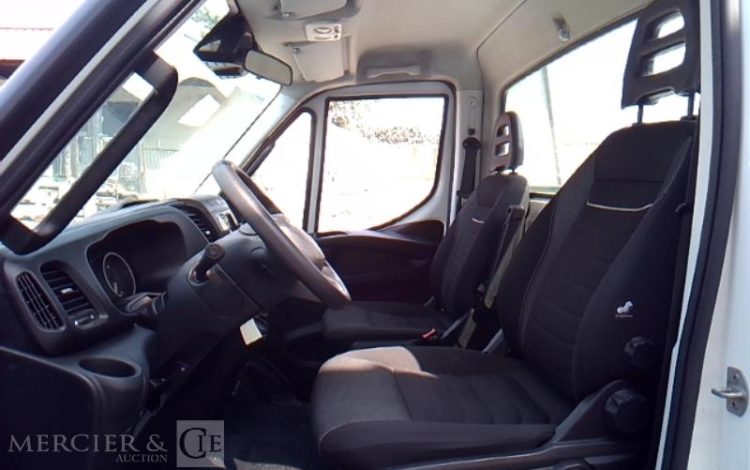 IVECO 35-180  PORTE VOITURE BLANC GJ-369-SF