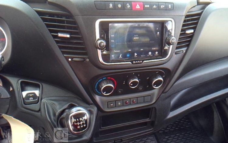 IVECO 35-180  PORTE VOITURE BLANC GJ-369-SF