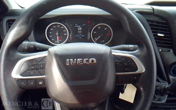 IVECO 35-180  PORTE VOITURE BLANC GJ-369-SF