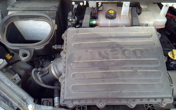 IVECO 35-180  PORTE VOITURE BLANC GJ-369-SF