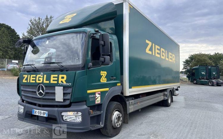 MERCEDES ATEGO 1324 CAISSE HAYON VERT GK-519-BP