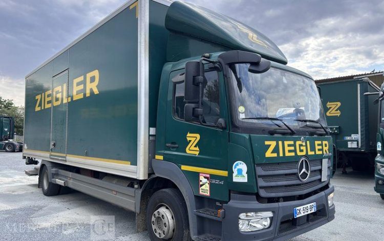 MERCEDES ATEGO 1324 CAISSE HAYON VERT GK-519-BP