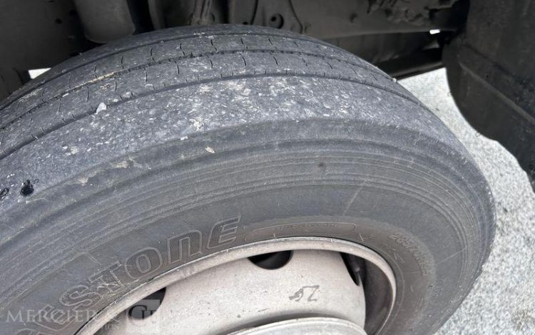 MERCEDES ATEGO 1324 CAISSE HAYON VERT GK-519-BP
