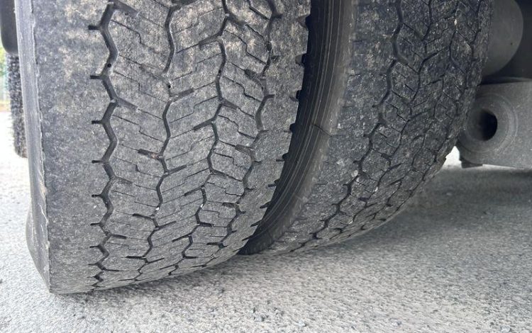 MERCEDES ATEGO 1324 CAISSE HAYON VERT GK-519-BP