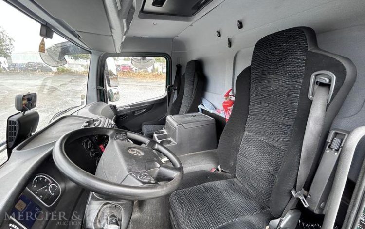 MERCEDES ATEGO 1324 CAISSE HAYON VERT GK-519-BP