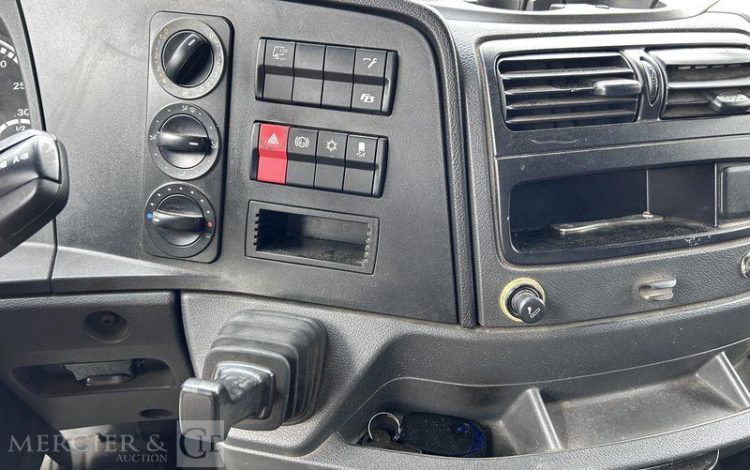 MERCEDES ATEGO 1324 CAISSE HAYON VERT GK-519-BP