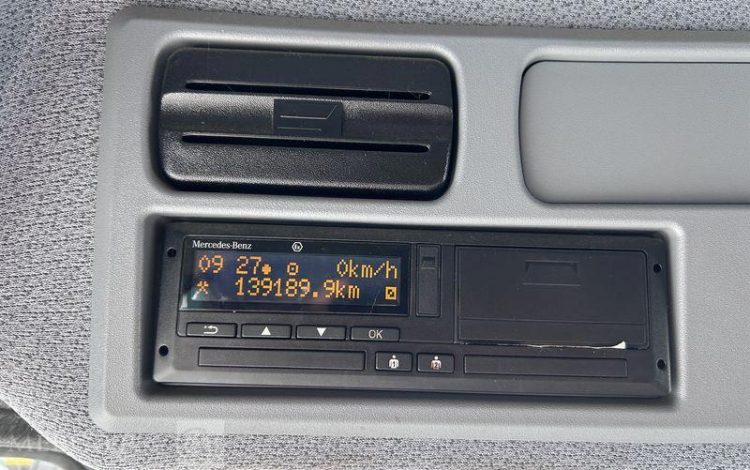 MERCEDES ATEGO 1324 CAISSE HAYON VERT GK-519-BP