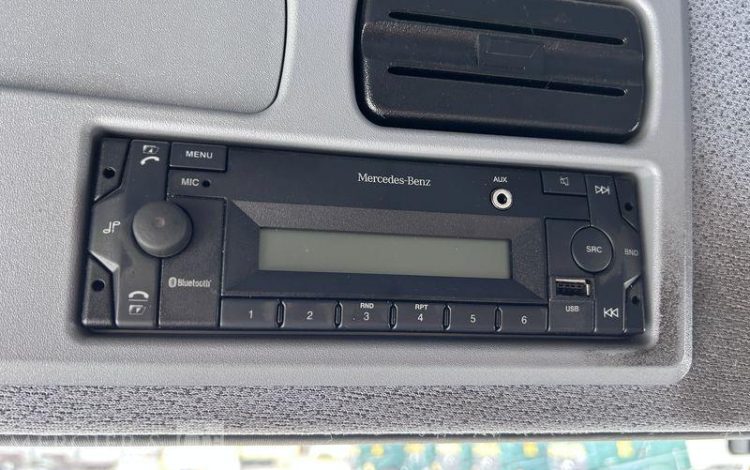 MERCEDES ATEGO 1324 CAISSE HAYON VERT GK-519-BP