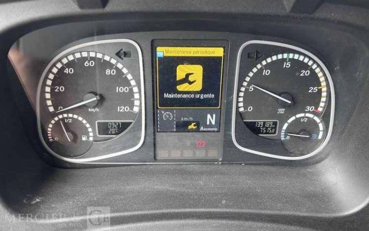 MERCEDES ATEGO 1324 CAISSE HAYON VERT GK-519-BP