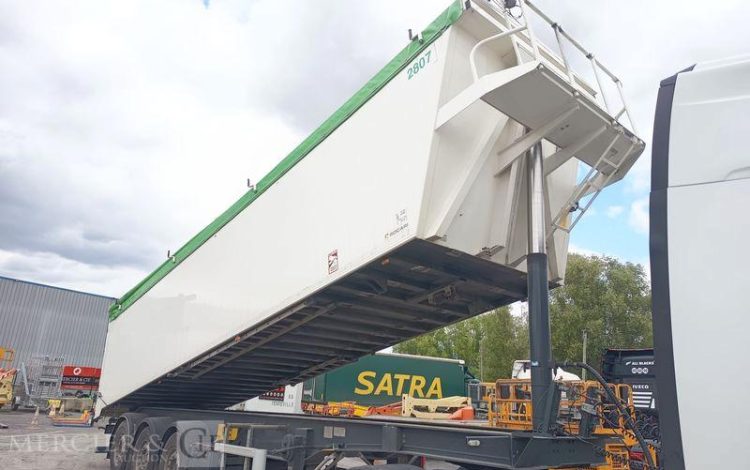 SOCARI SEMI REORQUE BENNE CEREALIERE BASCULANTE 3 ESSIEUX – PTAC 38 TONNES – ANNEE 2024  GX-212-LH