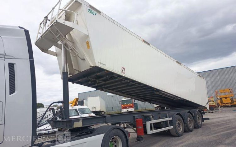 SOCARI SEMI REORQUE BENNE CEREALIERE BASCULANTE 3 ESSIEUX – PTAC 38 TONNES – ANNEE 2024  GX-212-LH