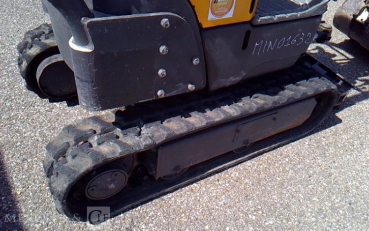 YANMAR MICRO-PELLE CANOPY SV08-1A – 3 GODETS – 1T – 2082H – AN2016  MIN010632