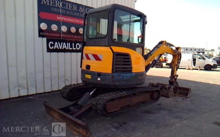 BOBCAT MINI-PELLE E26 – 3 GODETS – 2T6 – 3314H – AN2016  PEL010300