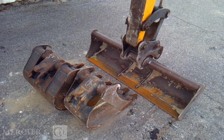 BOBCAT MINI-PELLE E26 – 3 GODETS – 2T6 – 3314H – AN2016  PEL010300