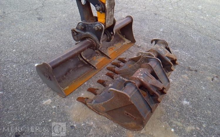 BOBCAT MINI-PELLE E26 – 3 GODETS – 2T6 – 3314H – AN2016  PEL010300