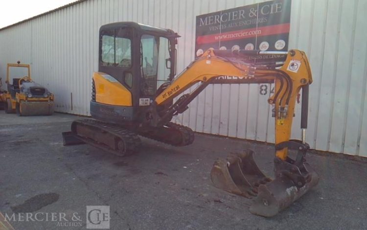 BOBCAT MINI-PELLE E26 – 3 GODETS – 2T6 – 3314H – AN2016  PEL010300