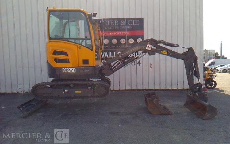 VOLVO MINIPELLE ECR25D – 3 GODETS – 2T5 – 2188H – AN2018  PEL010495