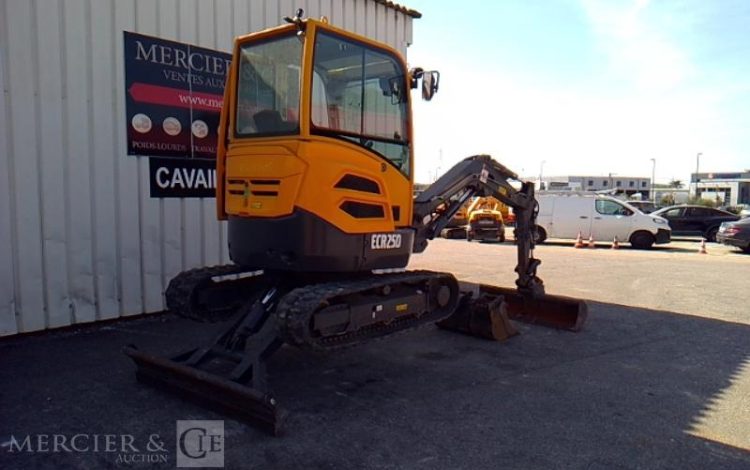 VOLVO MINIPELLE ECR25D – 3 GODETS – 2T5 – 2188H – AN2018  PEL010495