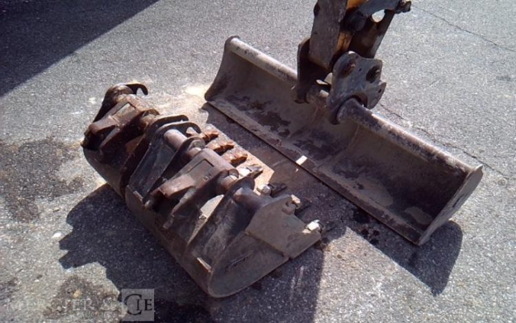 BOBCAT MINI-PELLE E26 – 3 GODETS – 2T6 – 3384H – AN2018  PEL010551