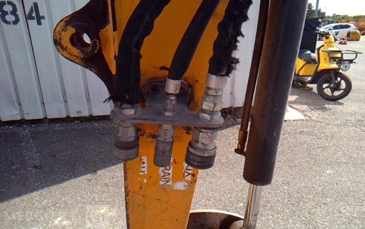 BOBCAT MINI-PELLE E26 – 3 GODETS – 2T6 – 3384H – AN2018  PEL010551