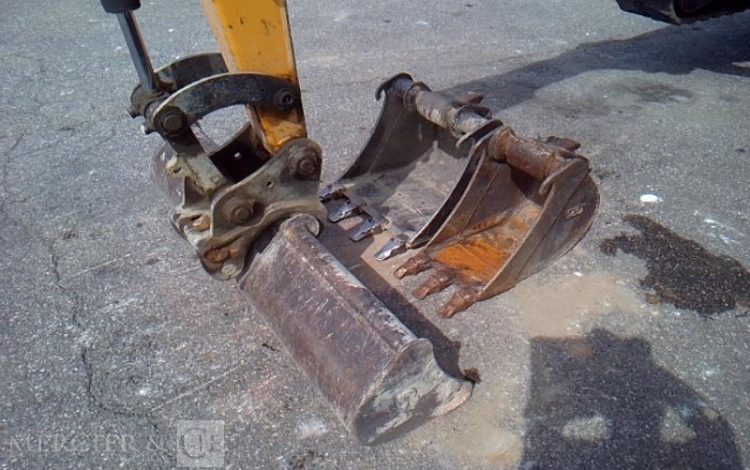 BOBCAT MINI-PELLE E26 – 3 GODETS – 2T6 – 3384H – AN2018  PEL010551