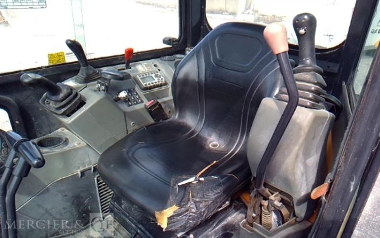 BOBCAT MINI-PELLE E26 – 3 GODETS – 2T6 – 3384H – AN2018  PEL010551