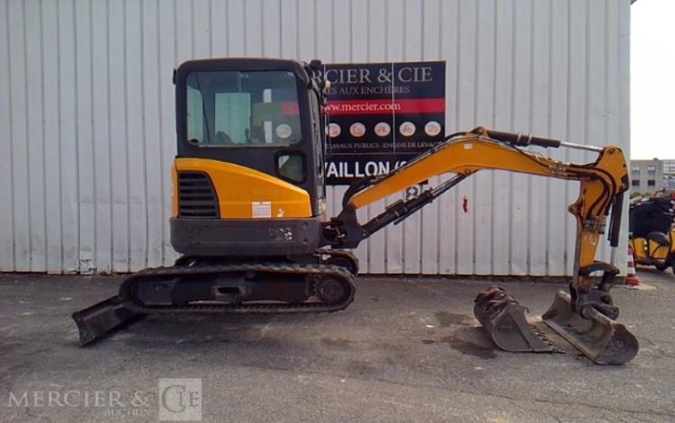BOBCAT MINI-PELLE E26 – 3 GODETS – 2T6 – 3384H – AN2018  PEL010551