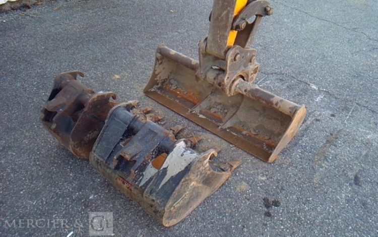 BOBCAT MINI PELLE E26 – 3 GODETS – 2T6 – 3337H – AN2018  PEL010572