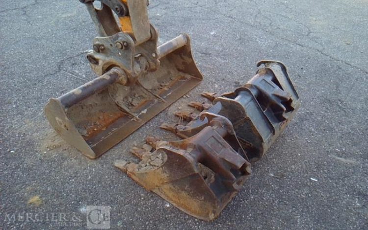 BOBCAT MINI PELLE E26 – 3 GODETS – 2T6 – 3337H – AN2018  PEL010572
