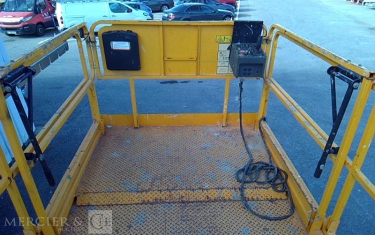 JLG NACELLE PLATEFORME CISEAUX 4069 LE – 14M – 373H – AN2016  SCI010090