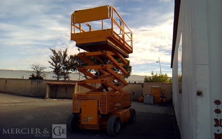 JLG NACELLE PLATEFORME CISEAUX 4069 LE – 14M – 373H – AN2016  SCI010090