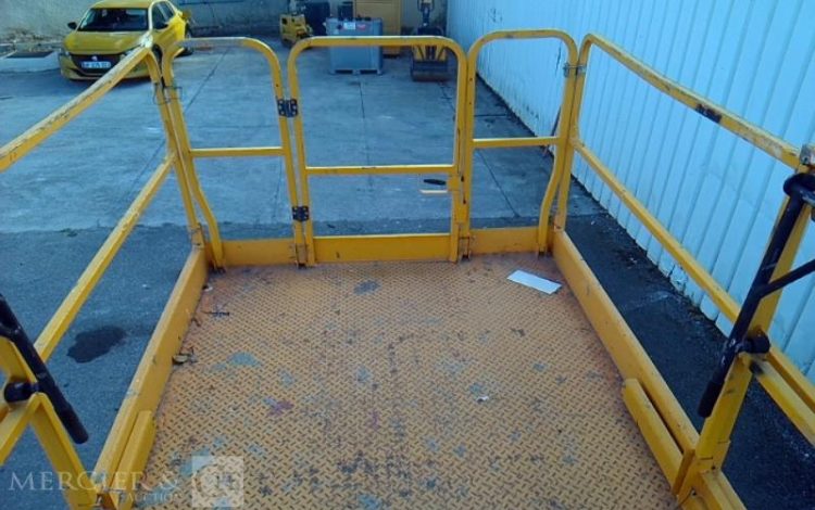 JLG NACELLE PLATEFORME CISEAUX 4069 LE – 14M – 373H – AN2016  SCI010090