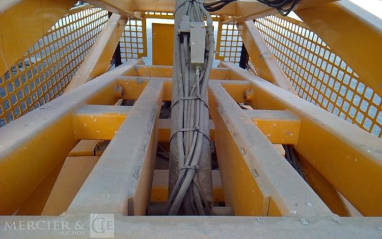 JLG NACELLE PLATEFORME CISEAUX 4069 LE – 14M – 373H – AN2016  SCI010090