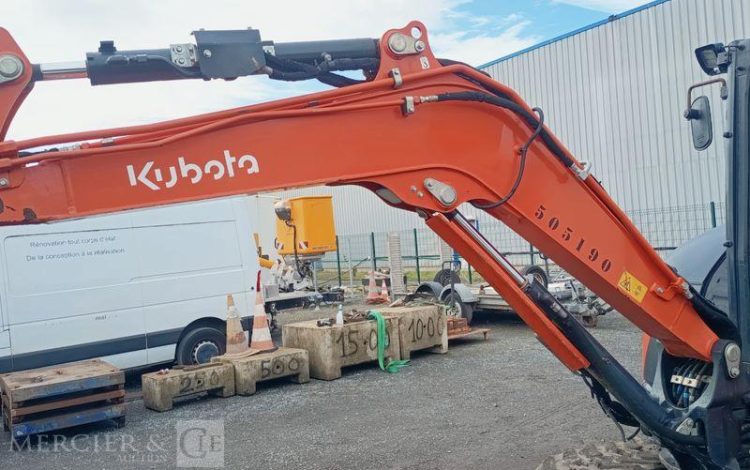 KUBOTA MINIPELLE U50-5 LUXE SUR CHENILLES DIESEL 5T – 2039 HEURES – ANNEE 2022  12190